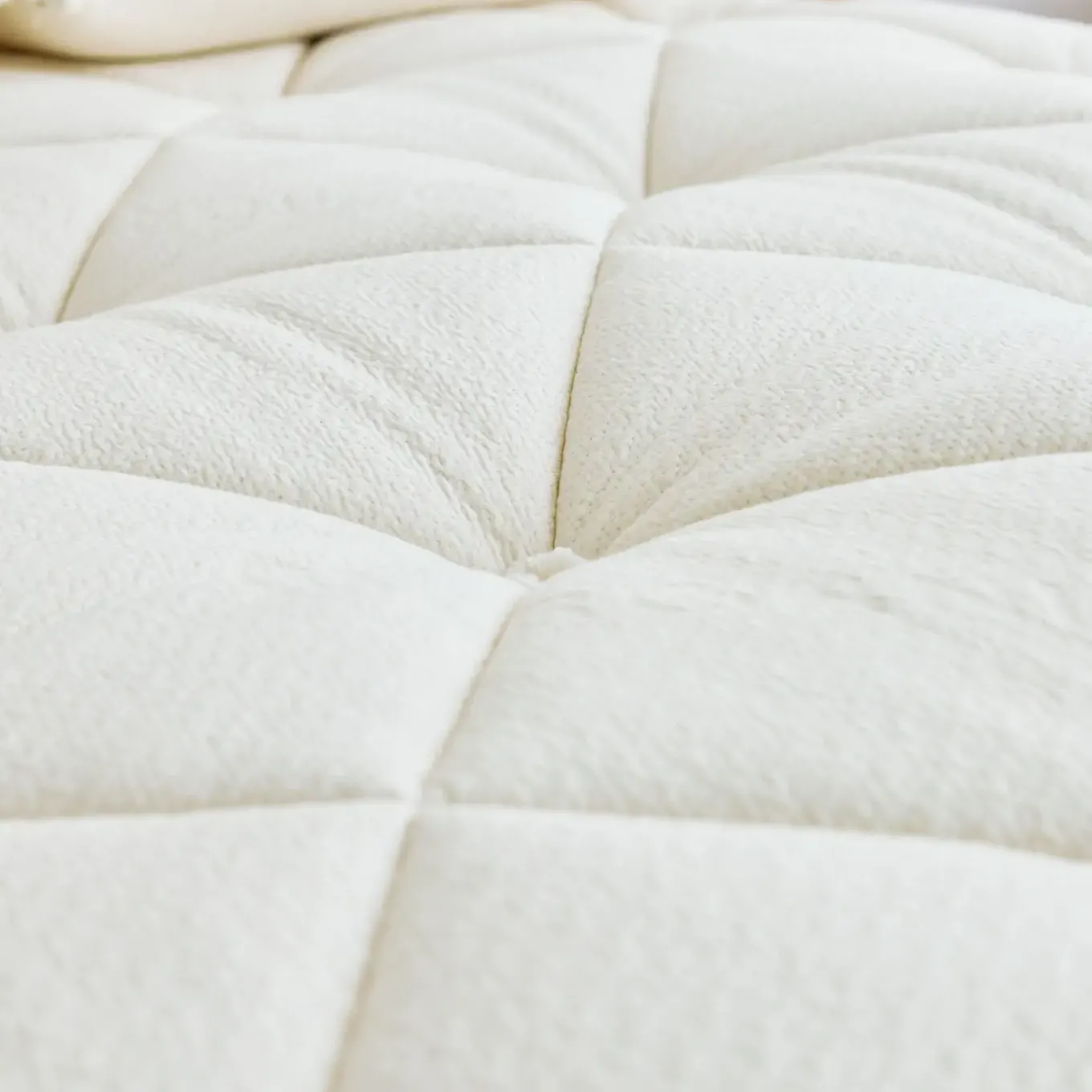Avocado Luxury Organic Medium Eastern King Mattress