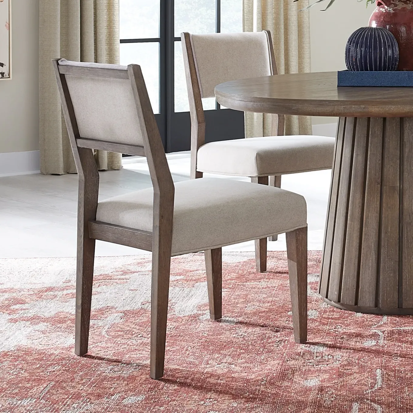 Carnaby Extendable Round Table, 2 Arm Chairs & 2 Side chairs