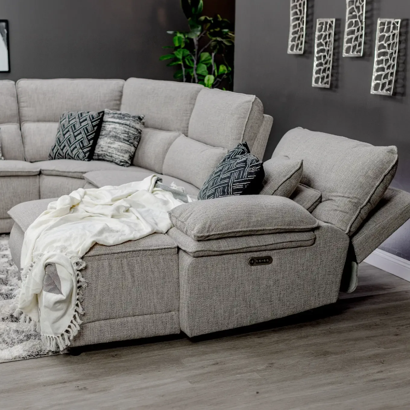 Goliath 3pc Power Sofa Right Arm Facing Chaise