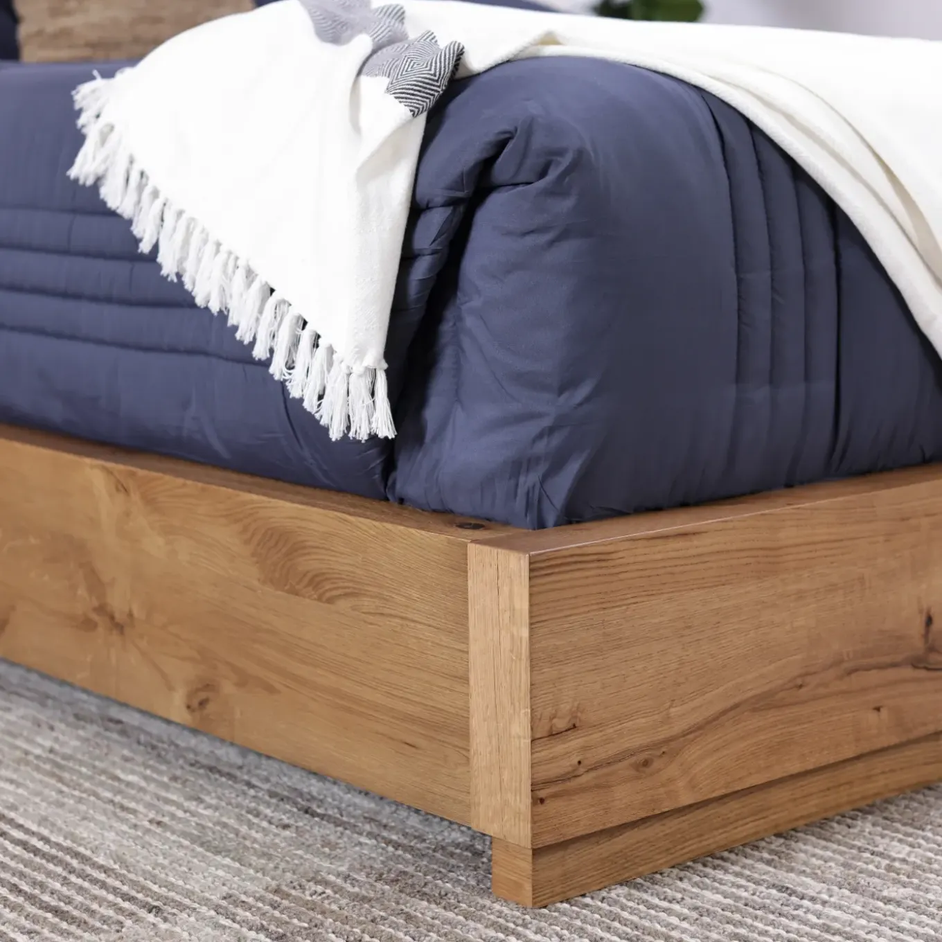 Nola Bed